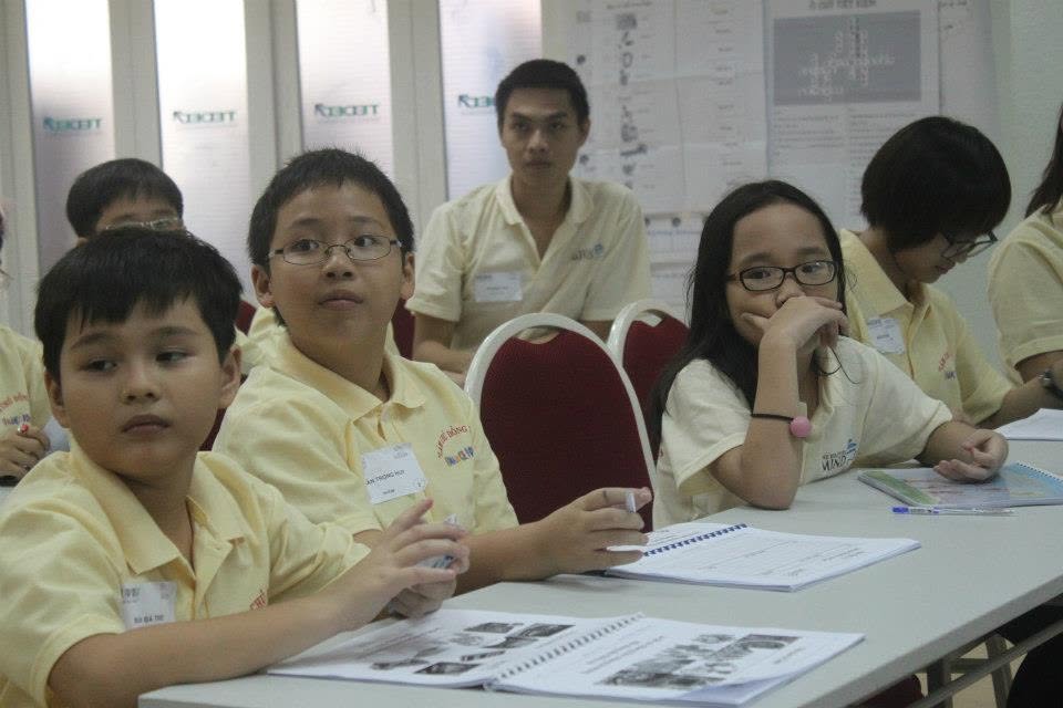 Học viên thảo luận trong lớp Làm Chủ Đồng Tiền