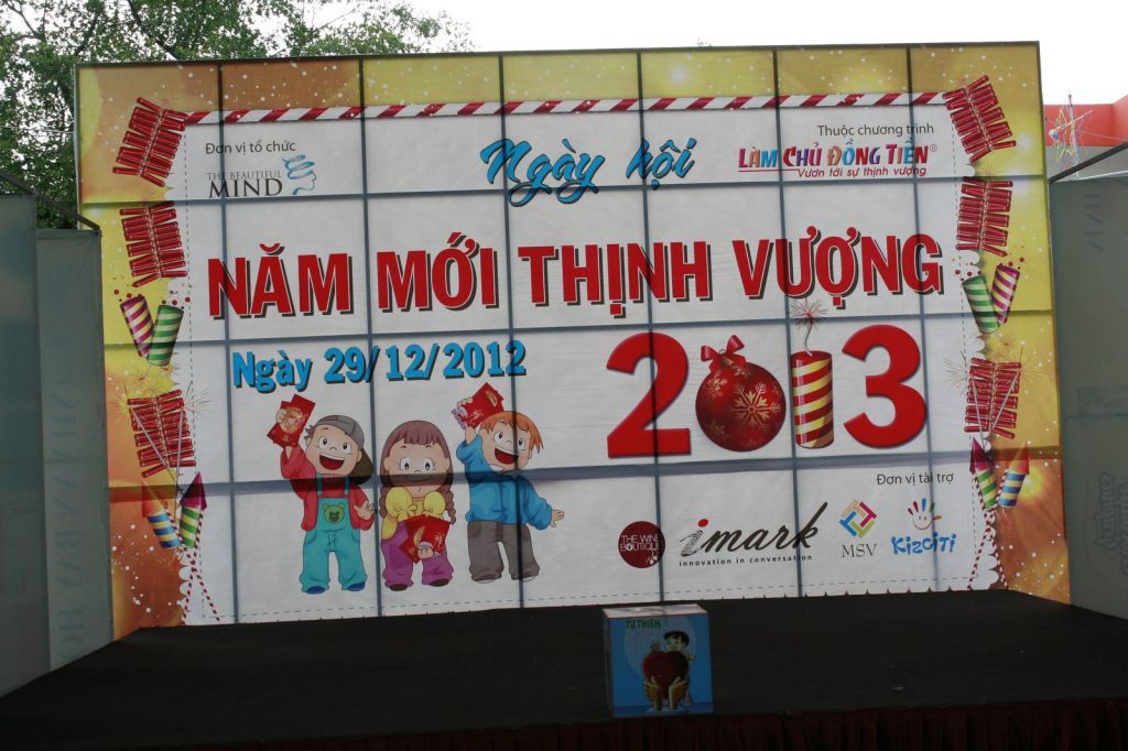 Băng rôn Ngày hội Năm mới thịnh vượng