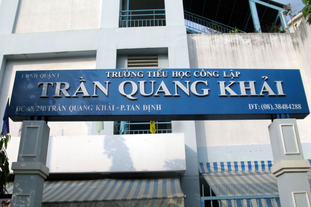 Cổng trường Trần Quang Khải
